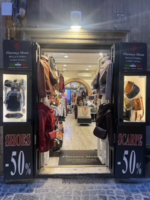 Florence Moon — Via dei Coronari, 100 — Esterno