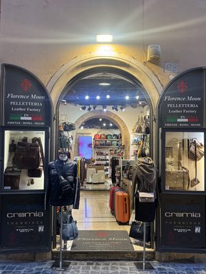 Florence Moon — Via dei Coronari, 98 — Esterno