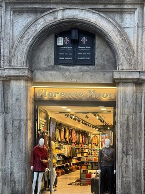 Florence Moon — Via del Corso, 494 — Esterno
