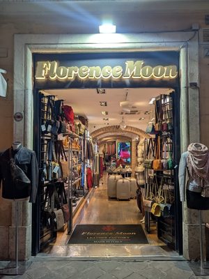Florence Moon — Via della Croce, 23 — Esterno